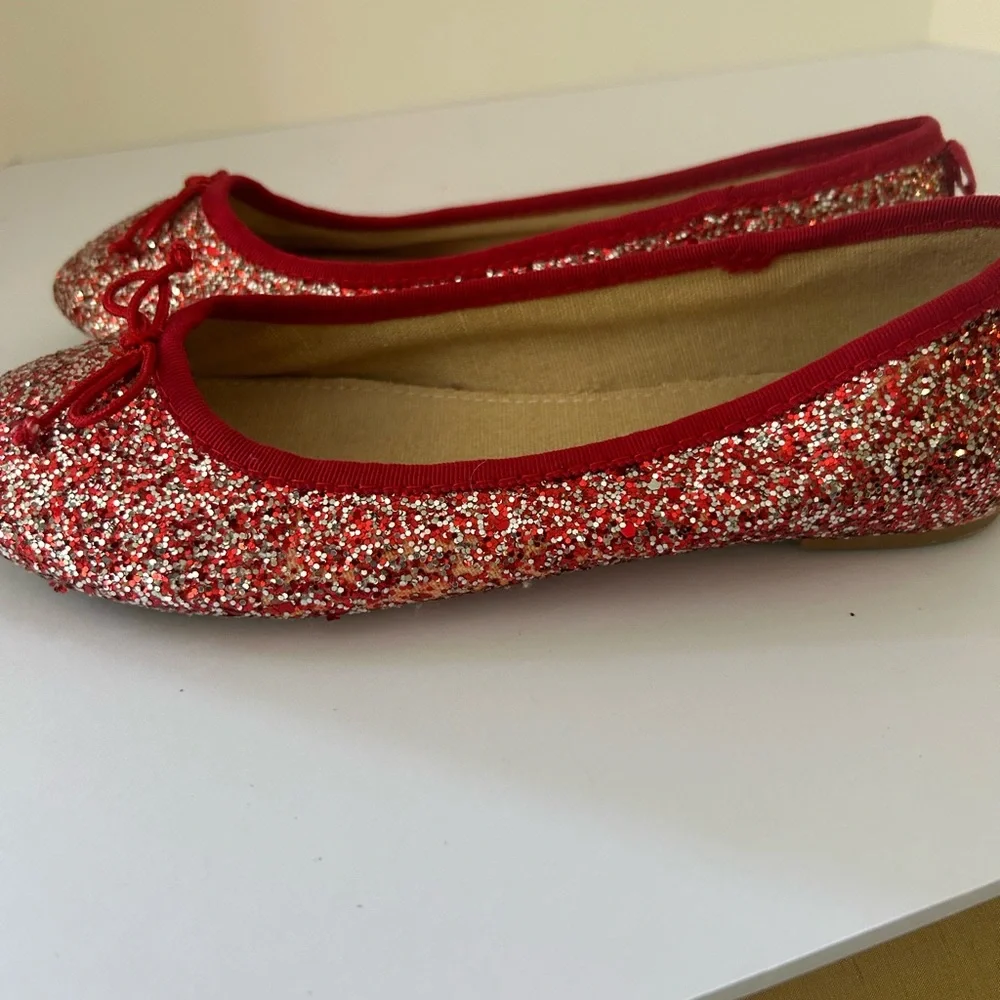 Crewcuts Girls red trimmed sparkly ballet flats. Size 4Y.